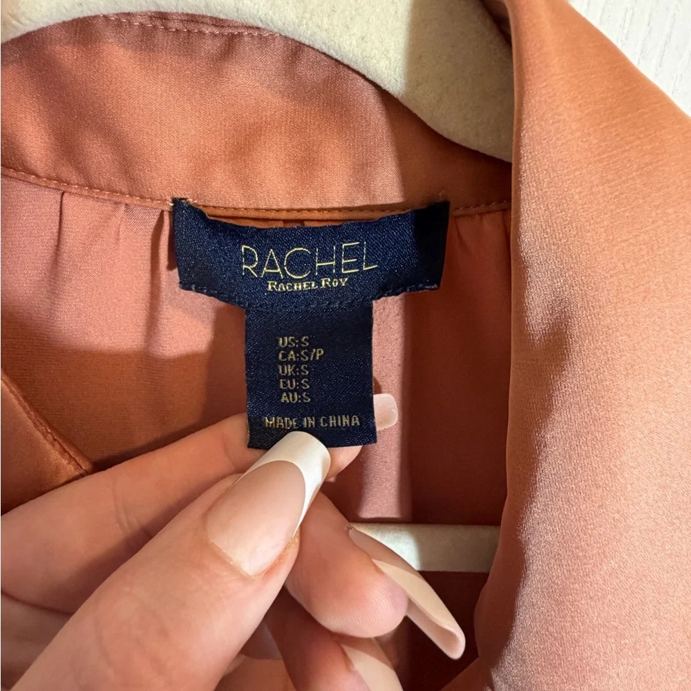 RACHEL Rachel Roy Sleeveless Button-Front Blouse in Dusty Rose - Picture 3 of 9